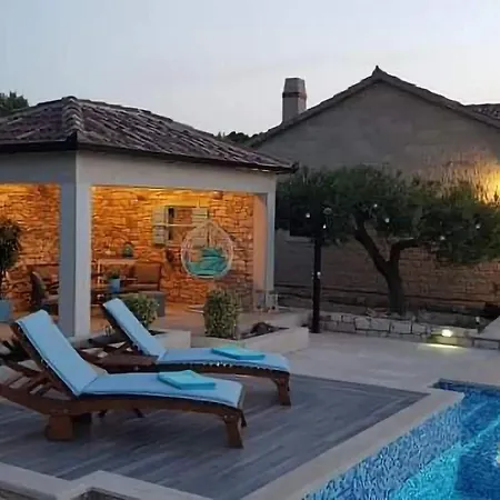 Pet Friendly In With Wifi Postira